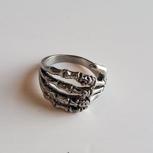 Skeleton hand ring
